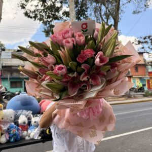 Ramos de tulipanes temporada febrero y mayo 8